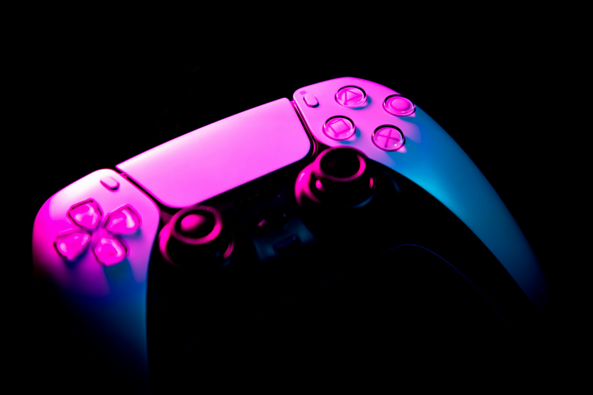 Sony lança nova atualização para PS5 com foco em controles e destaca a importância de acessórios licenciados